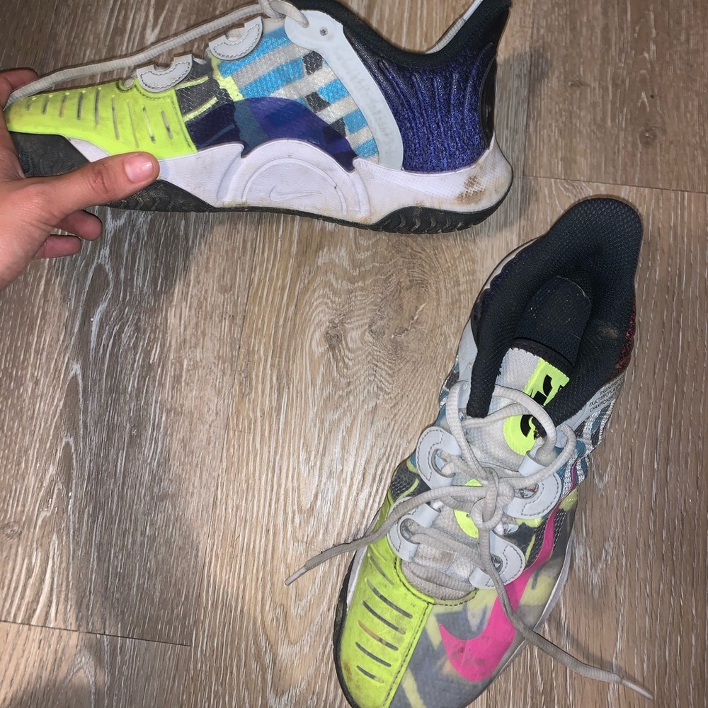 Nike’s - Picture 2 of 2